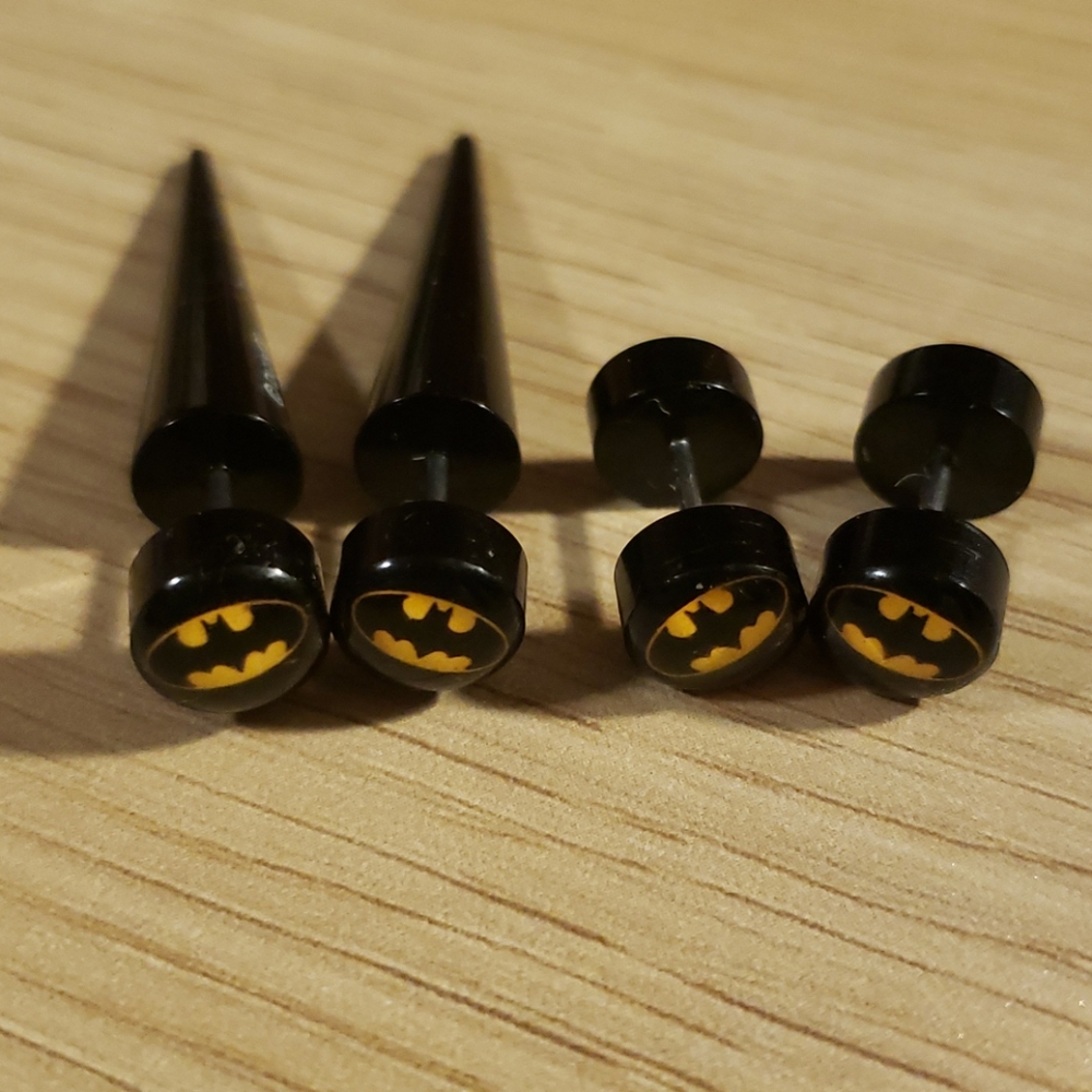 Batman imitation plug earrings